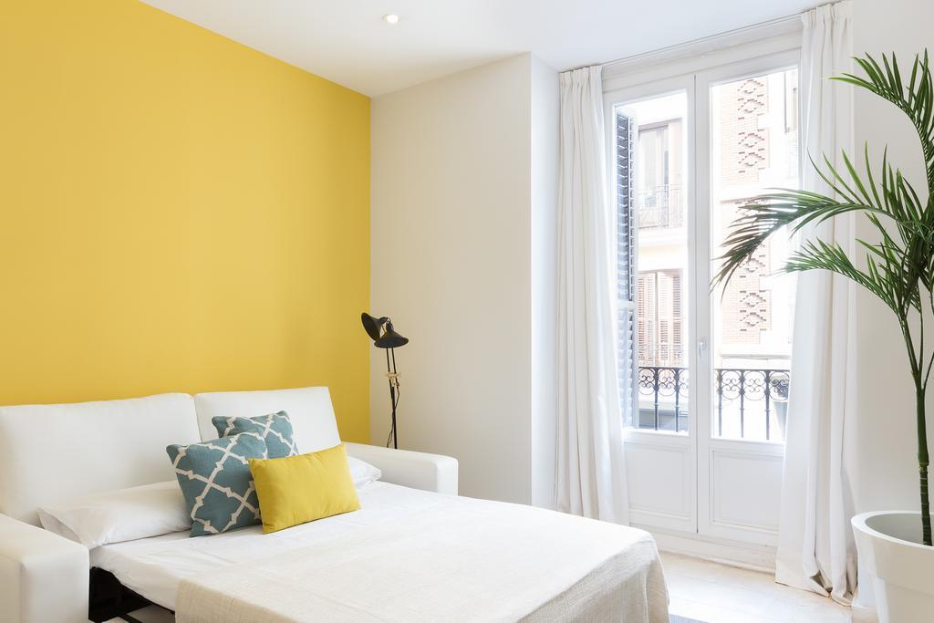 Carretas Apartments Madrid Exterior photo