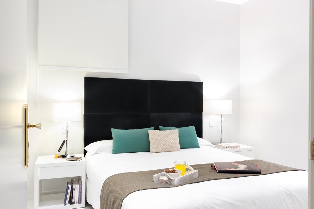 Carretas Apartments Madrid Exterior photo