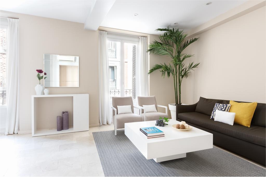 Carretas Apartments Madrid Exterior photo